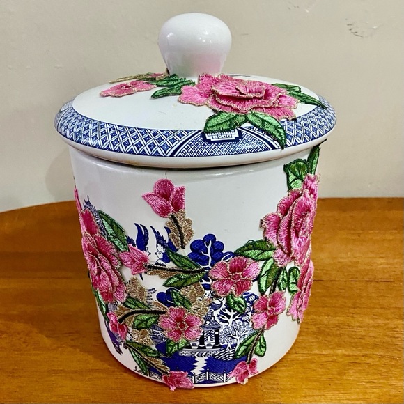 Vintage, Blue Willow -Floral One of a kind Memory Jar 9.5in H x 7.5in - Picture 7 of 13